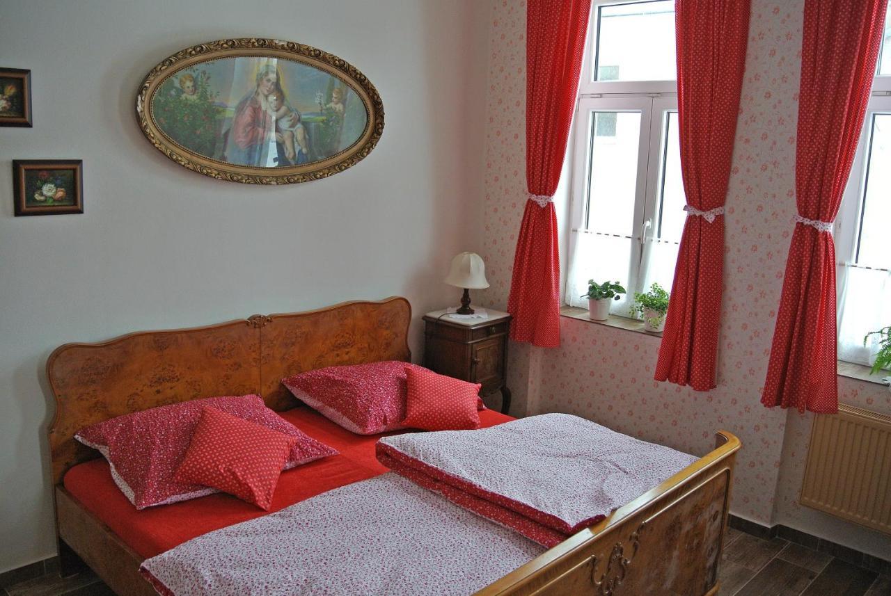 Restaurace A Penzion Ubrousku Prostri Se Nová Bystřice 外观 照片